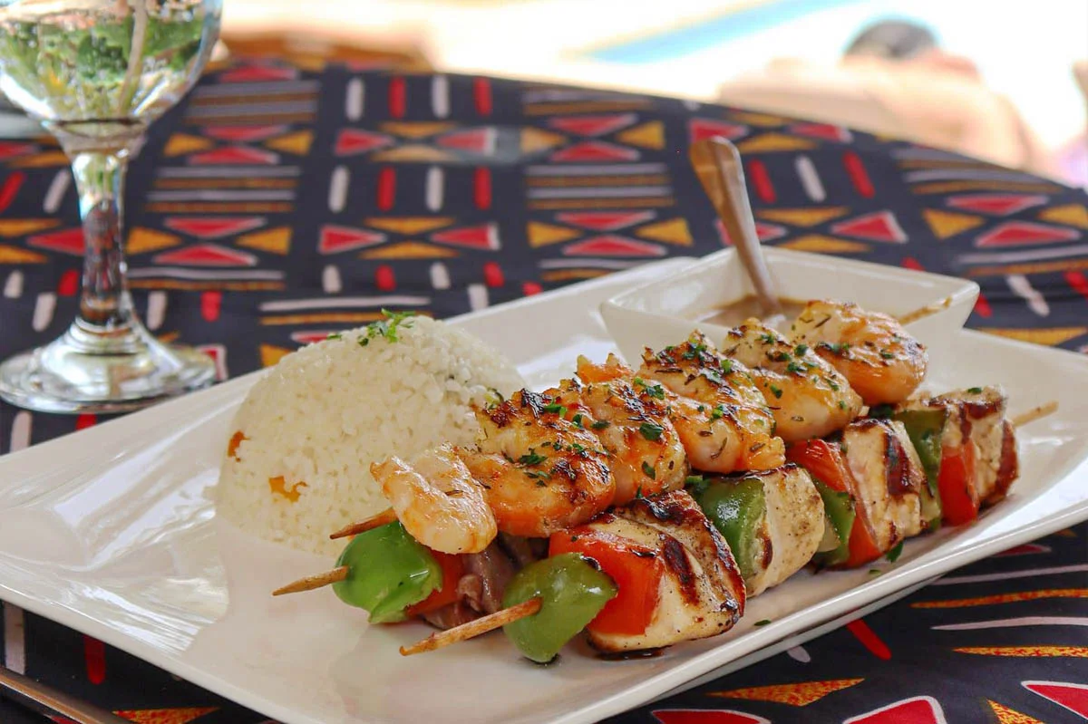 Déjeuner sur la terrasse de l'Hôtel Neptune, Saly, Sénégal